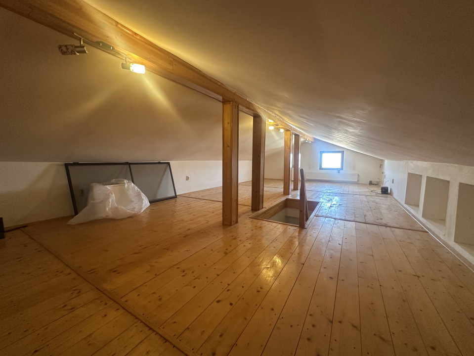 CORBEANCA, DUPLEX P+E+M, CURTE PROPRIE! 