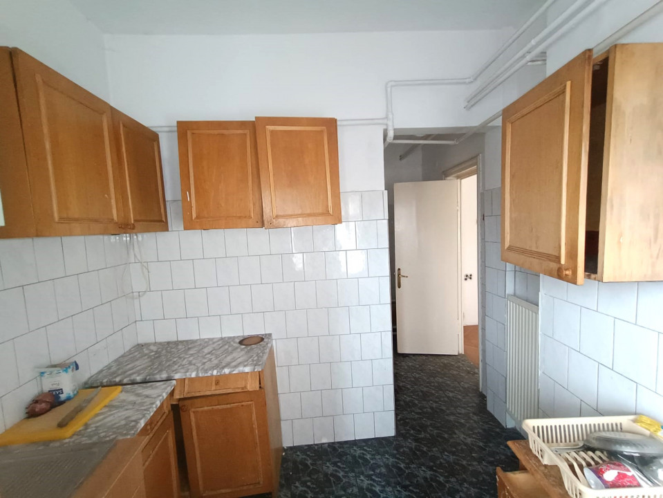 Apartament 4 camere, ultracentral, spațios, luminos, necesita renovare