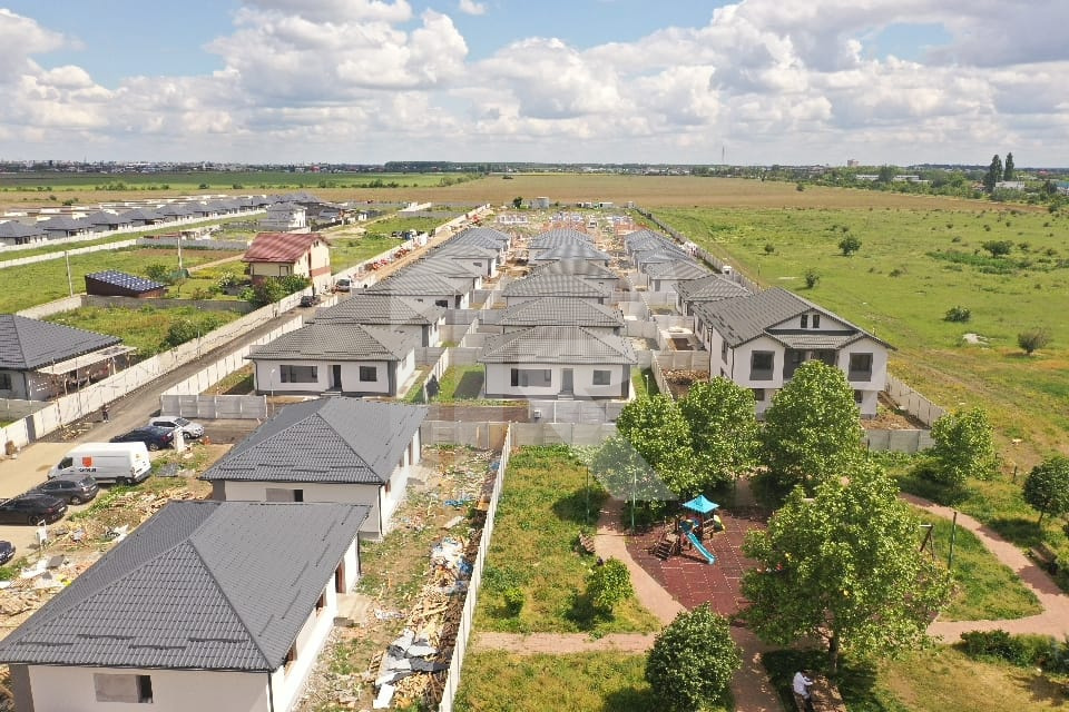 Casa individuala, 4 camere+ parcare, curte proprie 380 mp Bragadiru