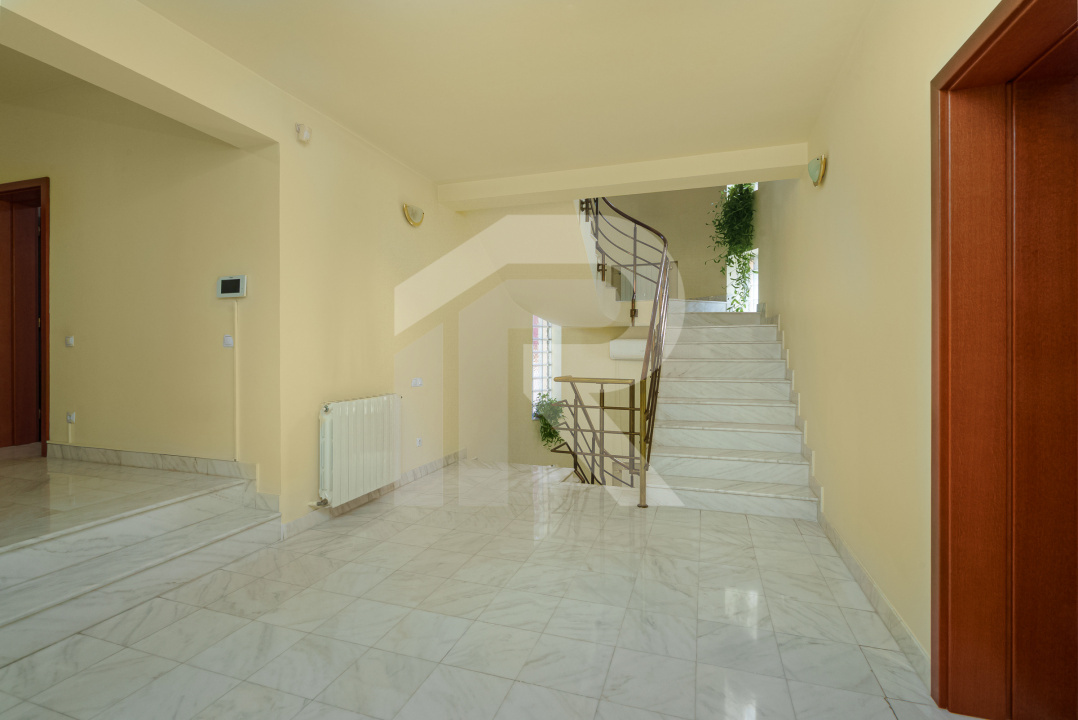 Drumul Taberei - Valea Oltului, casa 9 camere, lot 1158 mp