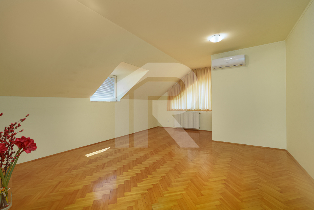 Drumul Taberei - Valea Oltului, casa 9 camere, lot 1158 mp