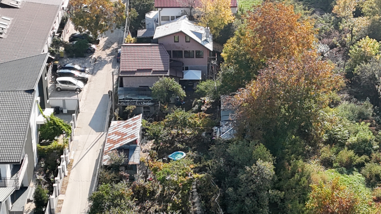 Teren cu dubla deschidere pe Dantelei