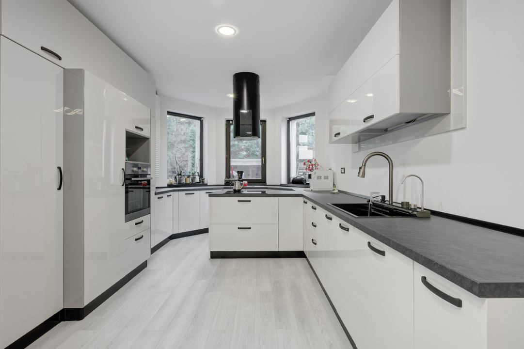 Vila cu piscina - Drumul Taberei - Prelungirea Ghencea - str Maracineni 