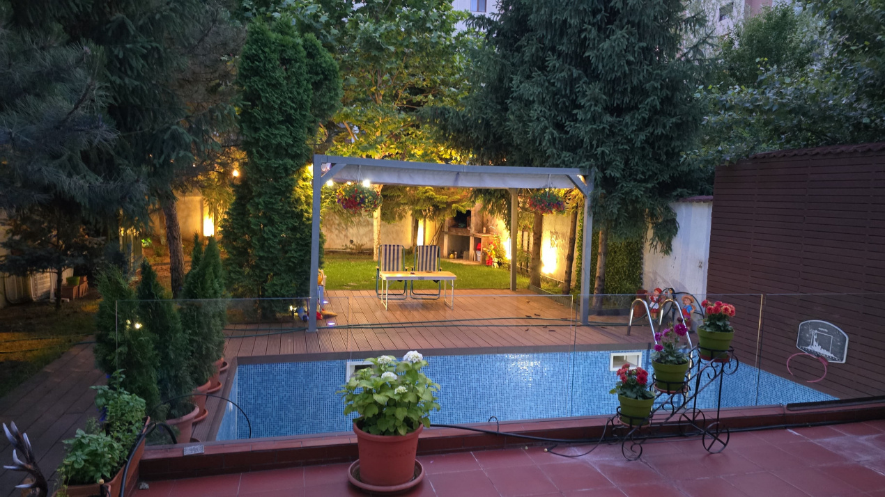 Vila cu piscina - Drumul Taberei - Prelungirea Ghencea - str Maracineni 