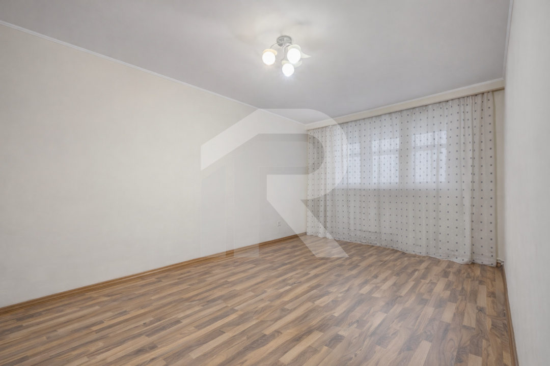 PIAȚA REȘIȚA, 3 CAMERE, 73 MP TOTAL, CENTRALA PROPRIE, LOC PARCARE!