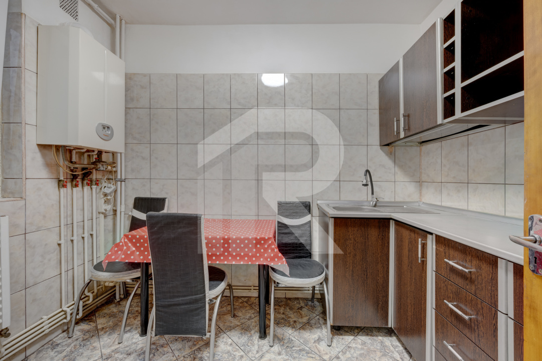 PIAȚA REȘIȚA, 3 CAMERE, 73 MP TOTAL, CENTRALA PROPRIE, LOC PARCARE!