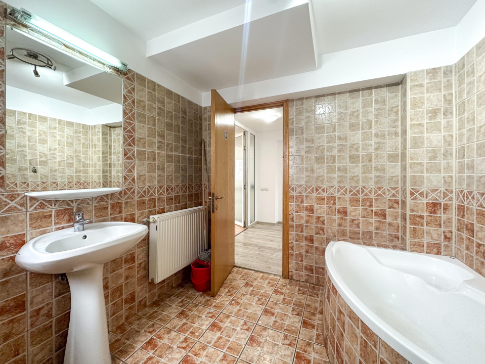 La doi pasi de Universitate - nu doar un birou ci un statut