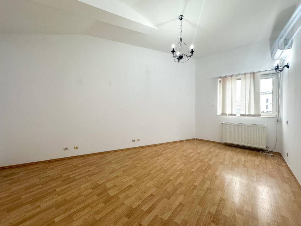 La doi pasi de Universitate - nu doar un birou ci un statut