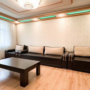 Apartamentul unde copilăria încă se poate trăi afară