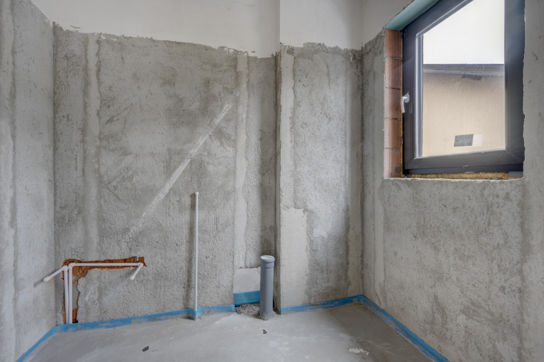 Casa se preda finisata - 4 bai -3 dormitoare - curte - parcare -  metrou Păcii 