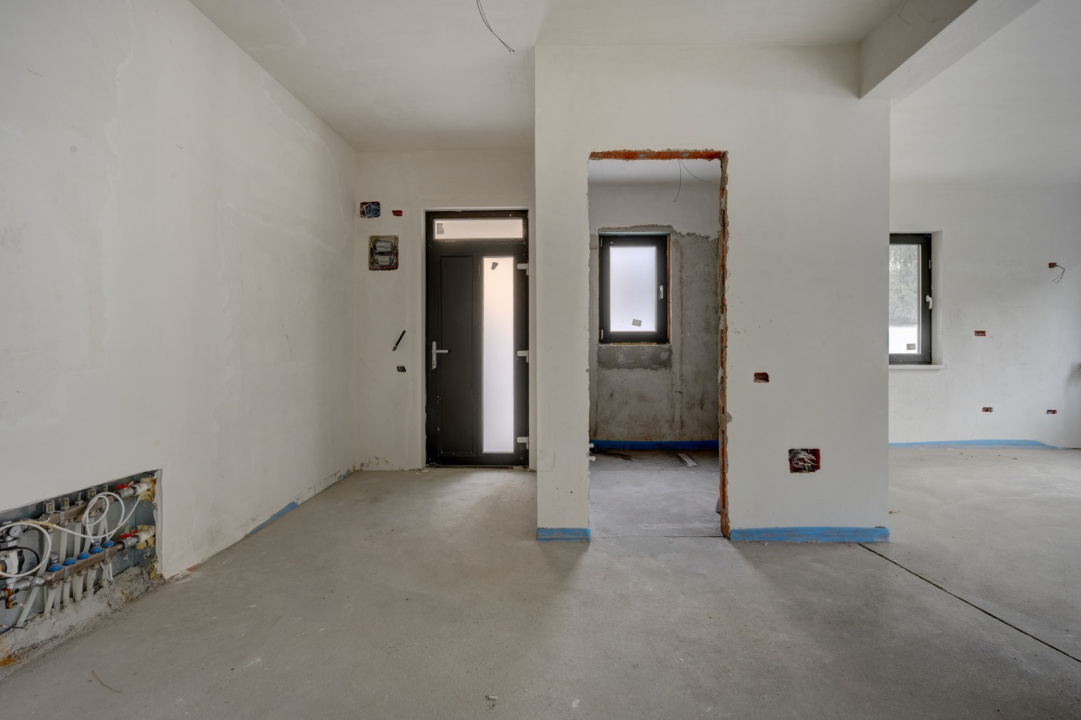 Se preda finisata - 4 bai - 3 dormitoare - curte - parcare -  metrou Păcii 