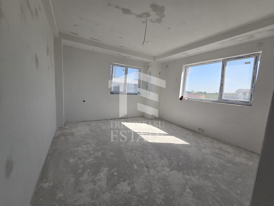 OVIDIU-POIANA- Vila tip duplex cu terasa circulabila.