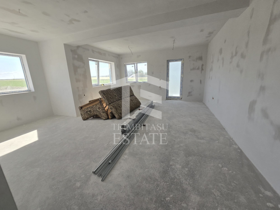 OVIDIU-POIANA- Vila tip duplex cu terasa circulabila.