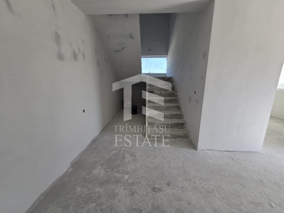 OVIDIU-POIANA- Vila tip duplex cu terasa circulabila.